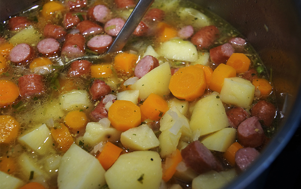 Karottensuppe mit Wurst